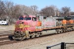 Crisp roster shot of BNSF 685 on point